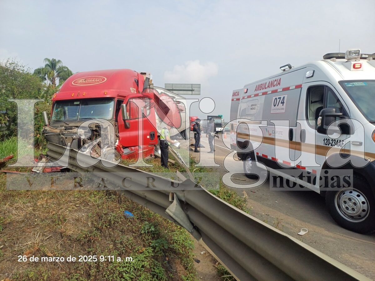 Cierre parcial en autopista Córdoba-Veracruz tras volcadura de tráiler 19 img 20250326 wa00361135294724452420432