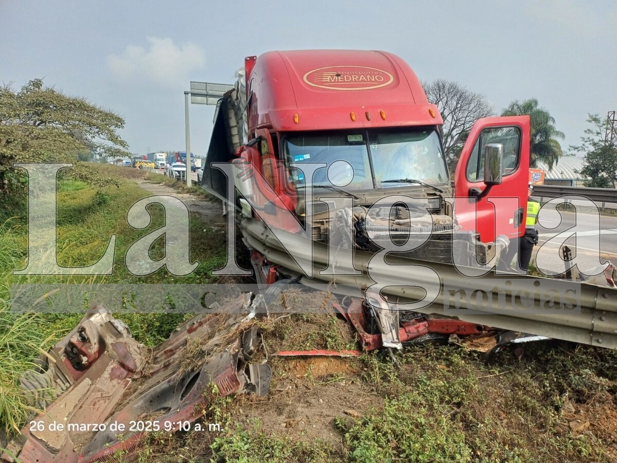Cierre parcial en autopista Córdoba-Veracruz tras volcadura de tráiler 16 img 20250326 wa00372268809013598291471