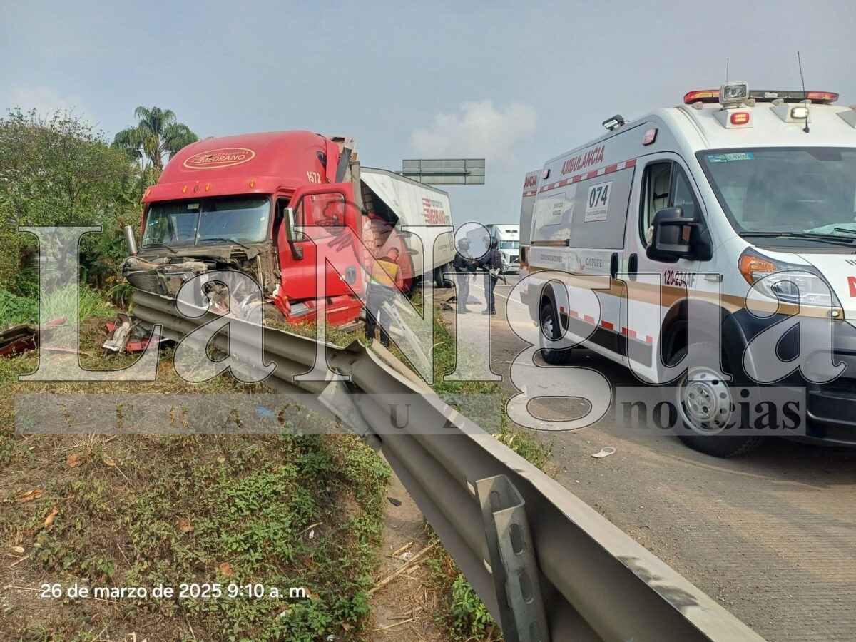 Cierre parcial en autopista Córdoba-Veracruz tras volcadura de tráiler 20 img 20250326 wa0039927278113258358852