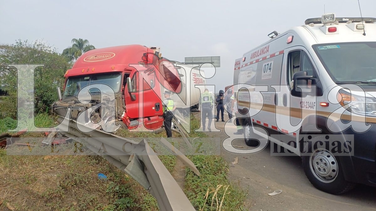 Cierre parcial en autopista Córdoba-Veracruz tras volcadura de tráiler 12 img 20250326 wa00451741415377301758866