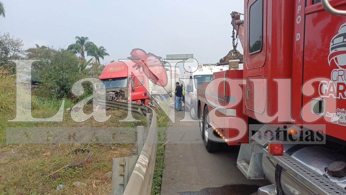 Cierre parcial en autopista Córdoba-Veracruz tras volcadura de tráiler 17 img 20250326 wa00488595501069441224949