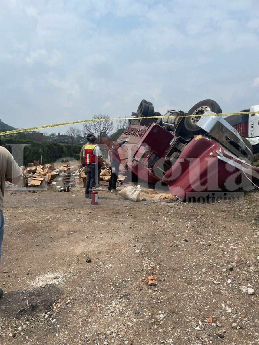 Cierre parcial en autopista Córdoba-Veracruz tras volcadura de tráiler 10 img 20250326 wa01945000890012155097962
