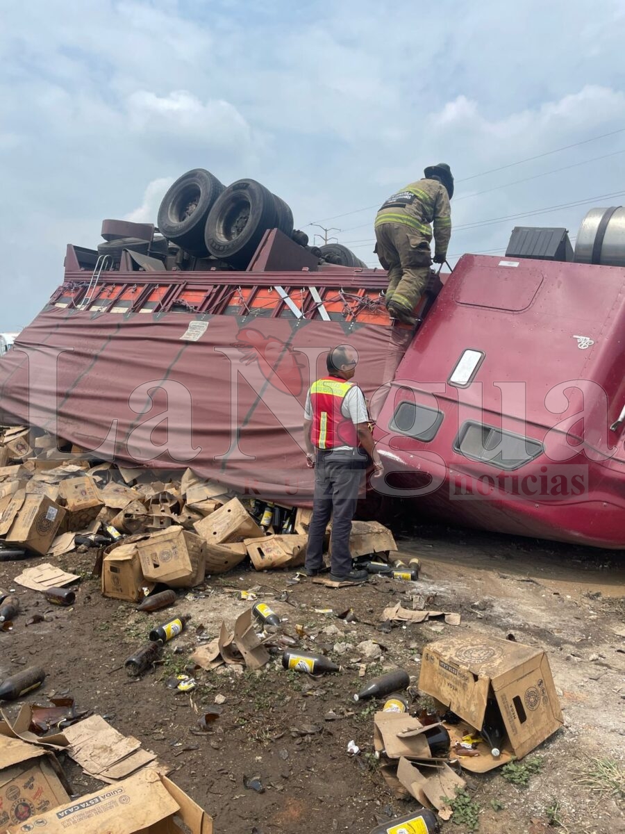 Cierre parcial en autopista Córdoba-Veracruz tras volcadura de tráiler 1 img 20250326 wa01973868027594354039719