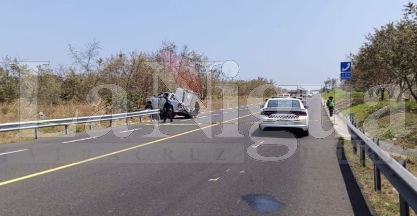 Emboscan y acribillan a policias estatales en la autopista Totomoxtle a Cardel 2 img 20250326 wa02096015854470032587315