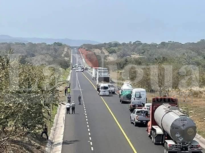Emboscan y acribillan a policias estatales en la autopista Totomoxtle a Cardel 5 img 20250326 wa02107991695935220614033