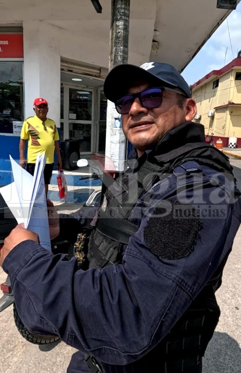 Ex jefe policiaco acusado de acoso s*x*al impune se pasea por el centro de Las Choapas 1 img 20250326 wa02668730392098224924699