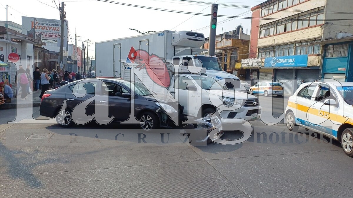 Accidente en avenida 11 y calle 4 deja solo daños materiales en Córdoba 1 img 20250327 wa00377239653236705864890