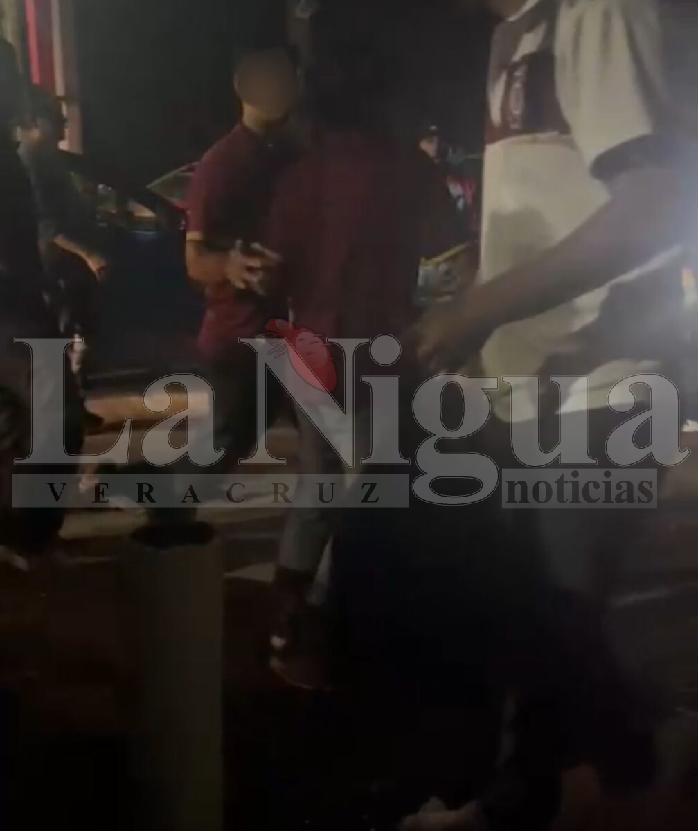 Estudiantes del CBTIS #48 protagonizan riña en calles de Acayucan 3 img 20250327 wa00501258879660114456061
