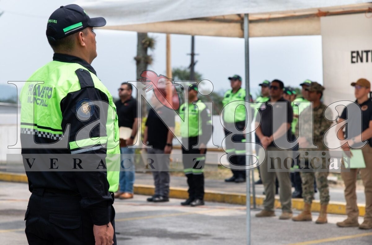Entregan constancias de capacitación en primeros auxilios a agentes viales 3 img 20250327 wa01742001118781428035854