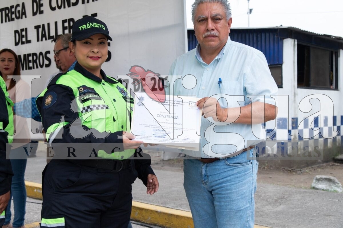 Entregan constancias de capacitación en primeros auxilios a agentes viales 1 img 20250327 wa01764280635711279814421