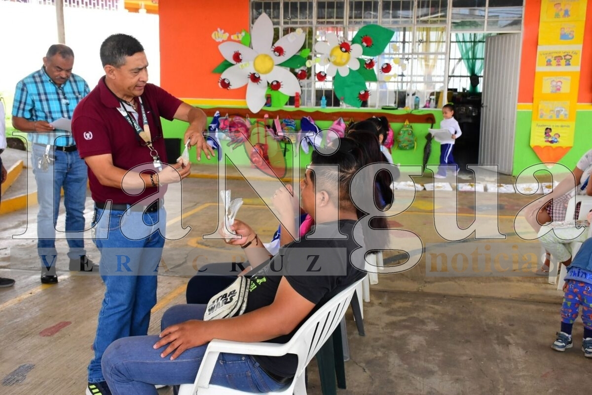 Instruyen autoridades a escuelas contra el dengue 1 img 20250327 wa01868373090645181380075
