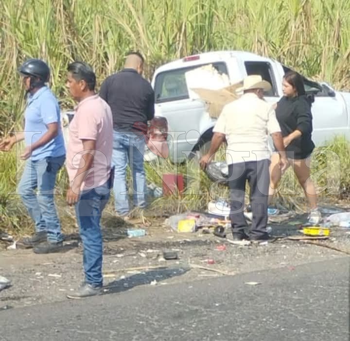 Vuelca camioneta en la federal Córdoba-Veracruz 2 img 20250330 wa00232913233964201330875