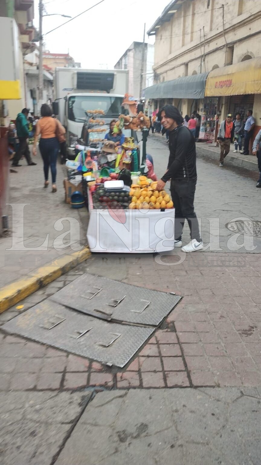 Integrantes de CANACO, solicitan el padrón de ambulantes en Papantla