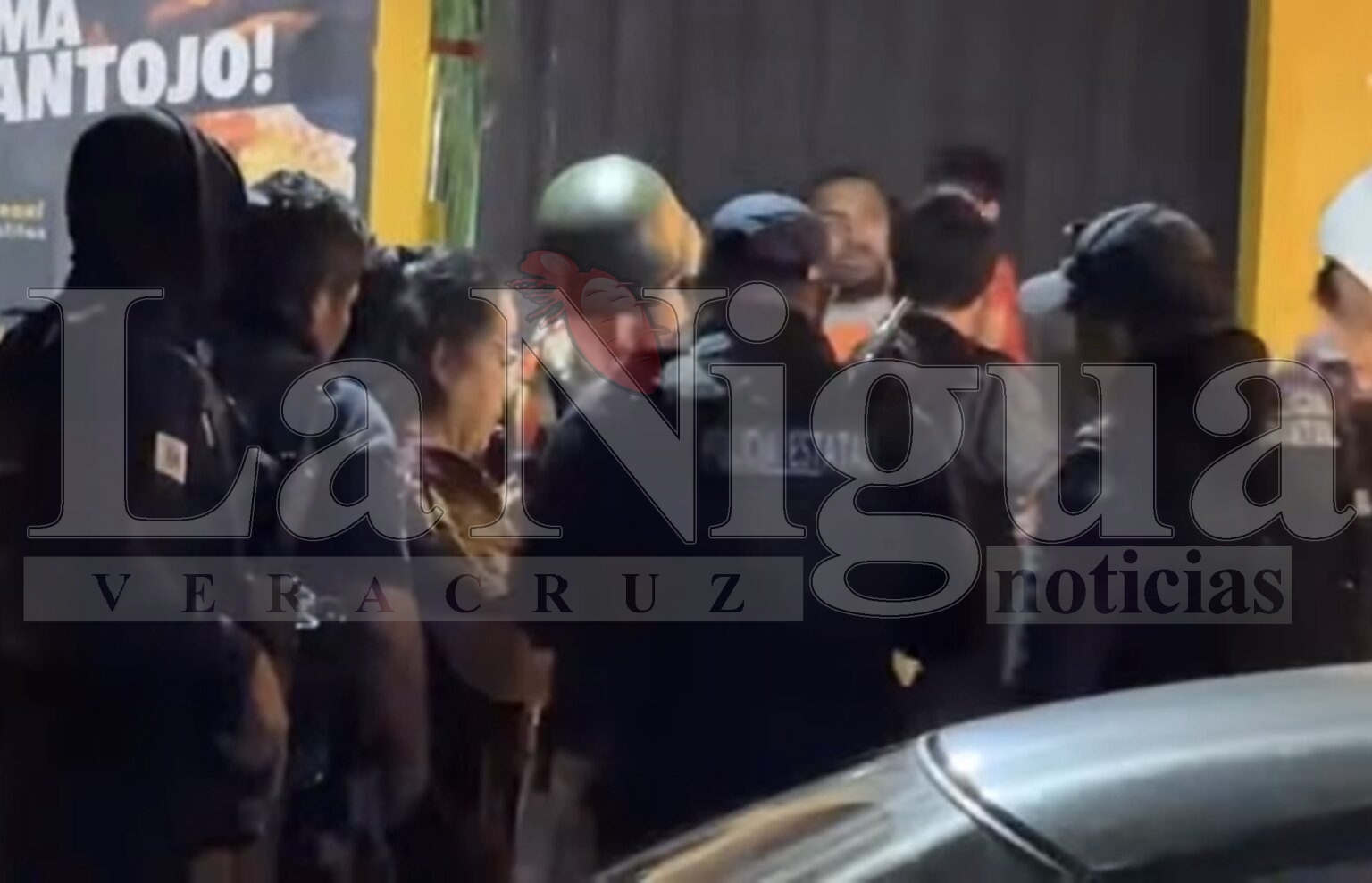 Levantan a empresaria frente a su plaza en Tihuatlán