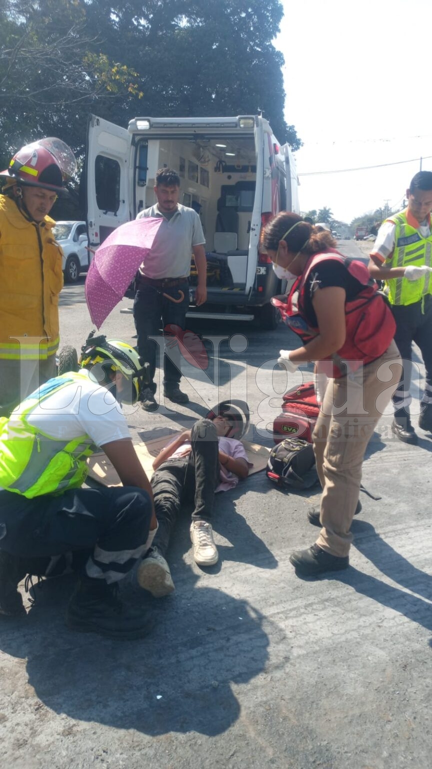 Accidente en carretera Yanga–Córdoba deja dos jóvenes lesionados; camioneta involucrada se da a la fuga