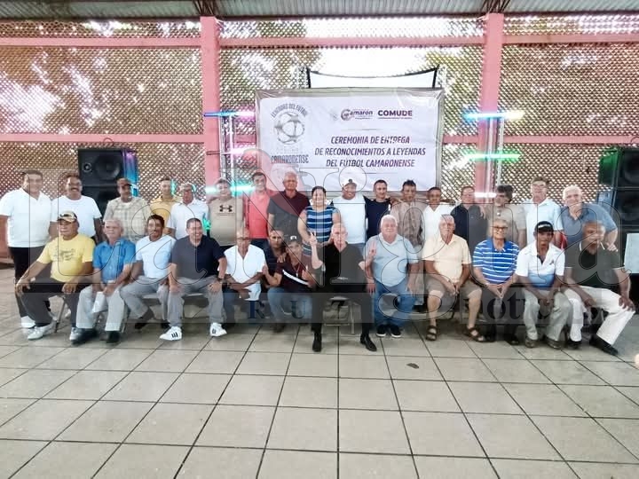 GOBIERNO MUNICIPAL DE CAMARÓN DE TEJEDA RECONOCE A LEYENDAS DE FÚTBOL CAMARONENSE. 28 fb img 1745805046915382046030909924165