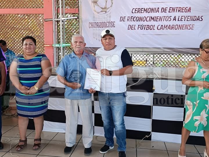GOBIERNO MUNICIPAL DE CAMARÓN DE TEJEDA RECONOCE A LEYENDAS DE FÚTBOL CAMARONENSE. 24 fb img 17458050602195289570752083376682