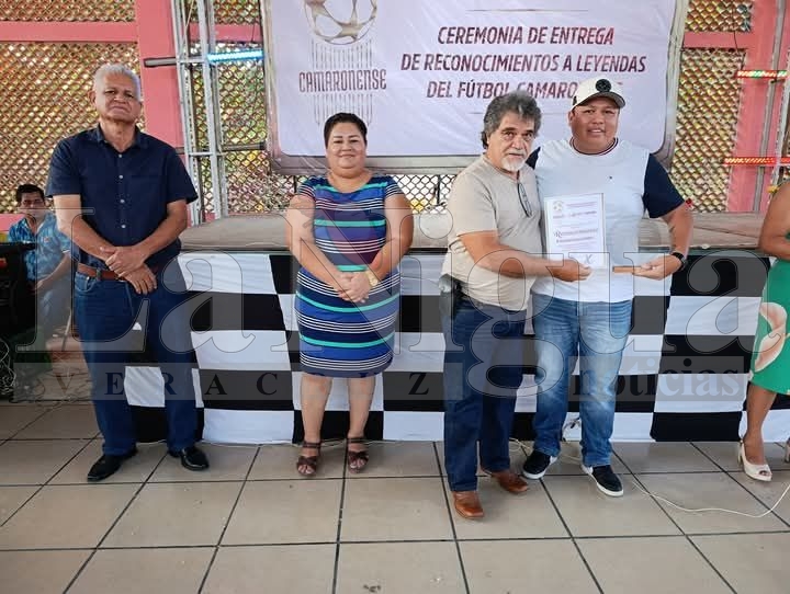 GOBIERNO MUNICIPAL DE CAMARÓN DE TEJEDA RECONOCE A LEYENDAS DE FÚTBOL CAMARONENSE. 3 fb img 1745805105530260684505972174005