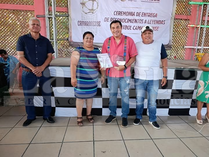 GOBIERNO MUNICIPAL DE CAMARÓN DE TEJEDA RECONOCE A LEYENDAS DE FÚTBOL CAMARONENSE. 2 fb img 17458051074833962076436674845775