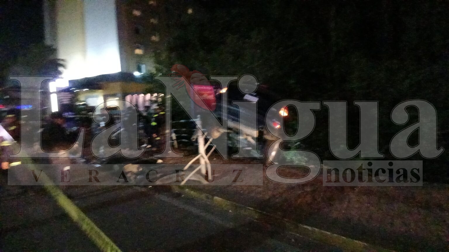 Jeep con placas de Tamaulipas choca contra muro de contención en Córdoba