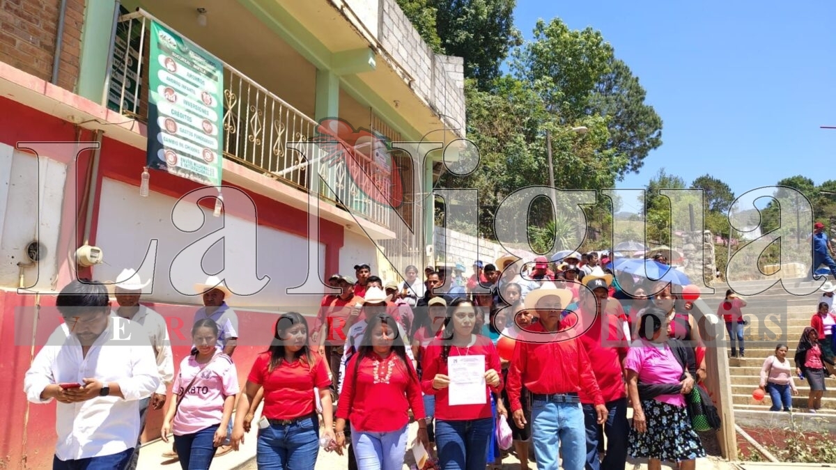 Celia García se registra ante el OPLE como candidata del PRI en Mixtla de Altamirano 1 img 20250402 wa02362840725302386311815