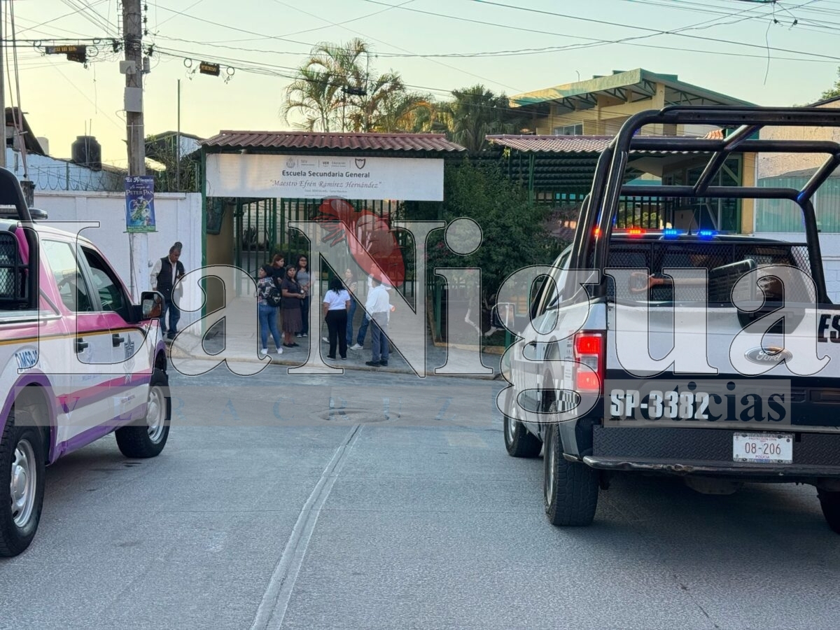 Padres de familia se manifiestan en secundaria de Coatepec por golpe de calor en estudiantes 4 img 20250404 wa00298123314802867155605