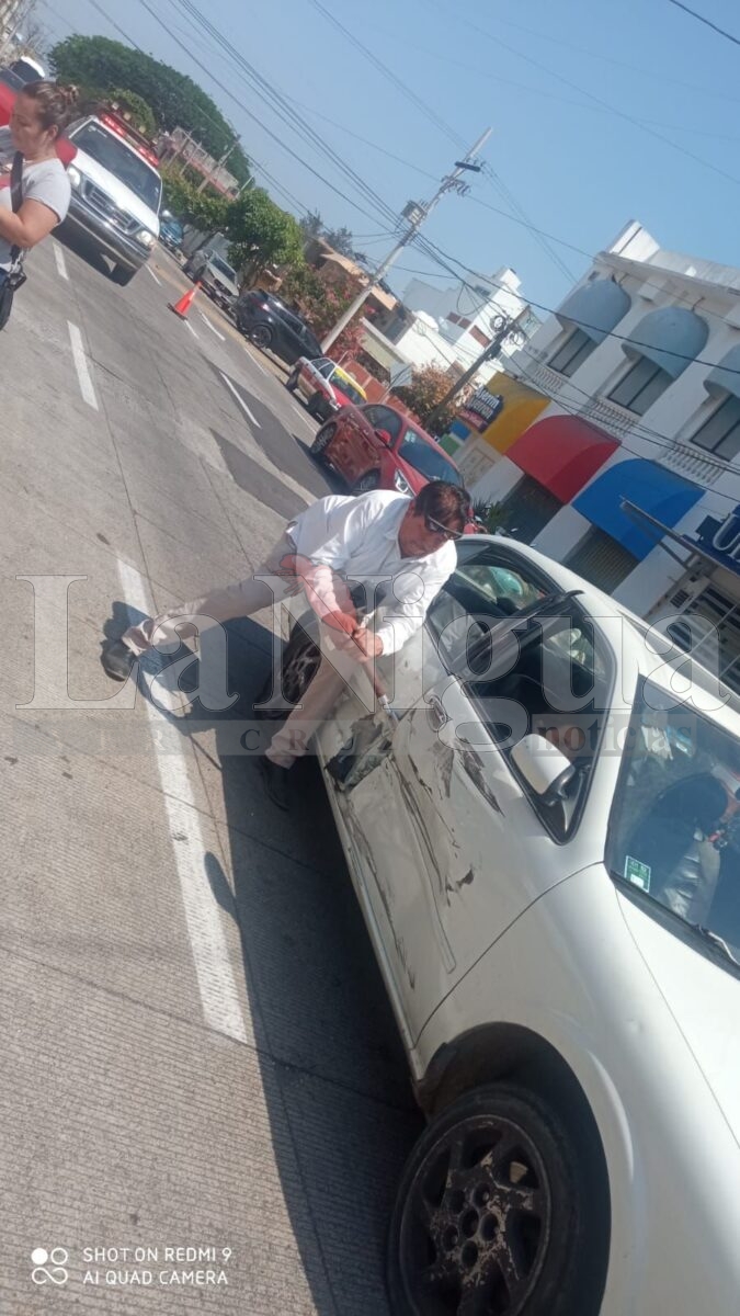 Bomberos de Cuitláhuac auxilian en accidente en el Puerto 10 img 20250405 wa00345906381013369093007