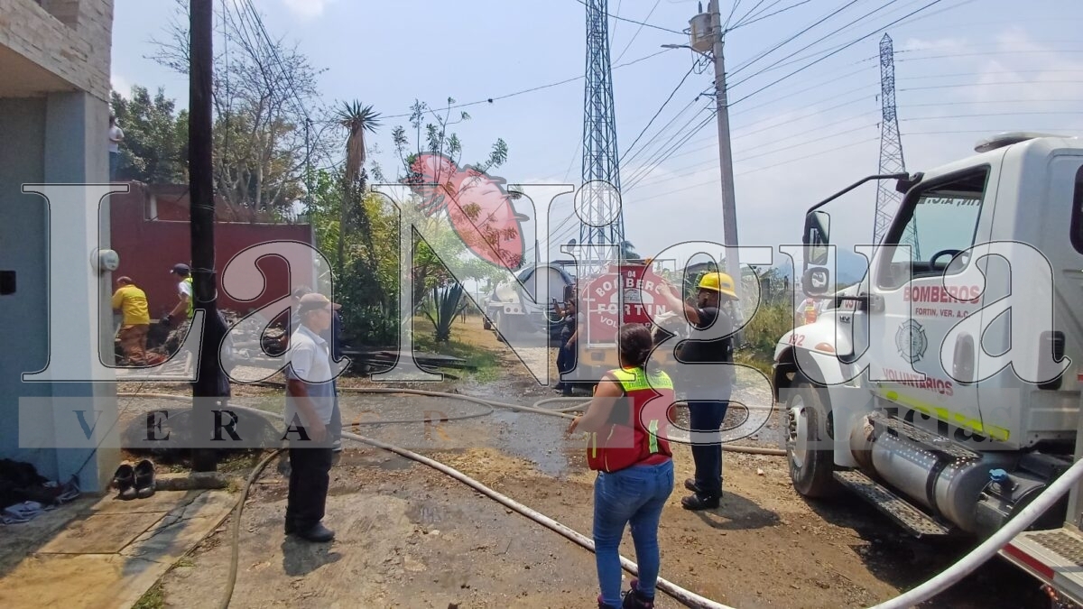 Incendio moviliza a cuerpos de emergencia en Fortín de las Flores 12 img 20250406 wa00317377214547302719226