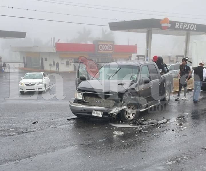 Choca Pick Up contra tractocamión 1 img 20250407 wa00266535514623197795228