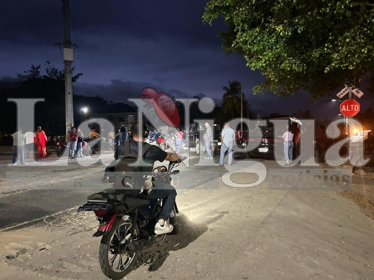 Familias bloquean carretera en Veracruz tras secuestro de tres hombres en Chinameca 1 img 20250408 wa00132469671296999187238