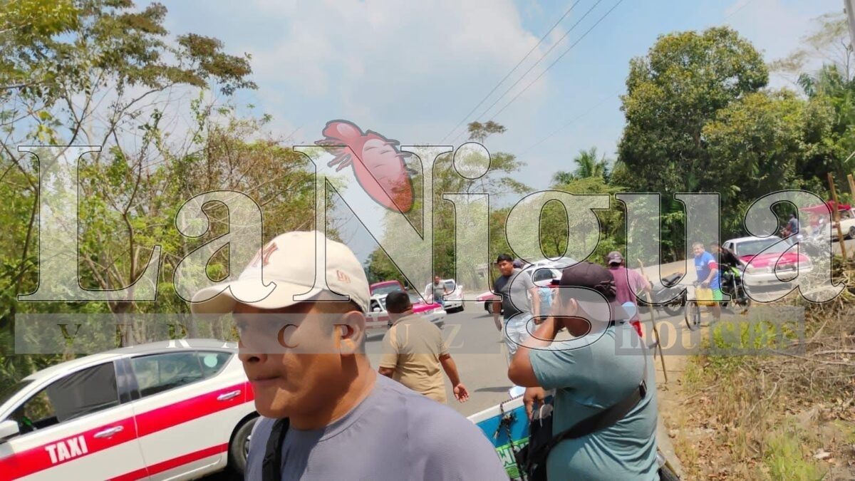 Movilización y alarma en Cosoleacaque por presunto hombre armado en escuela; autoridades descartan situación de riesgo. 1 img 20250411 wa00293124305879486644524