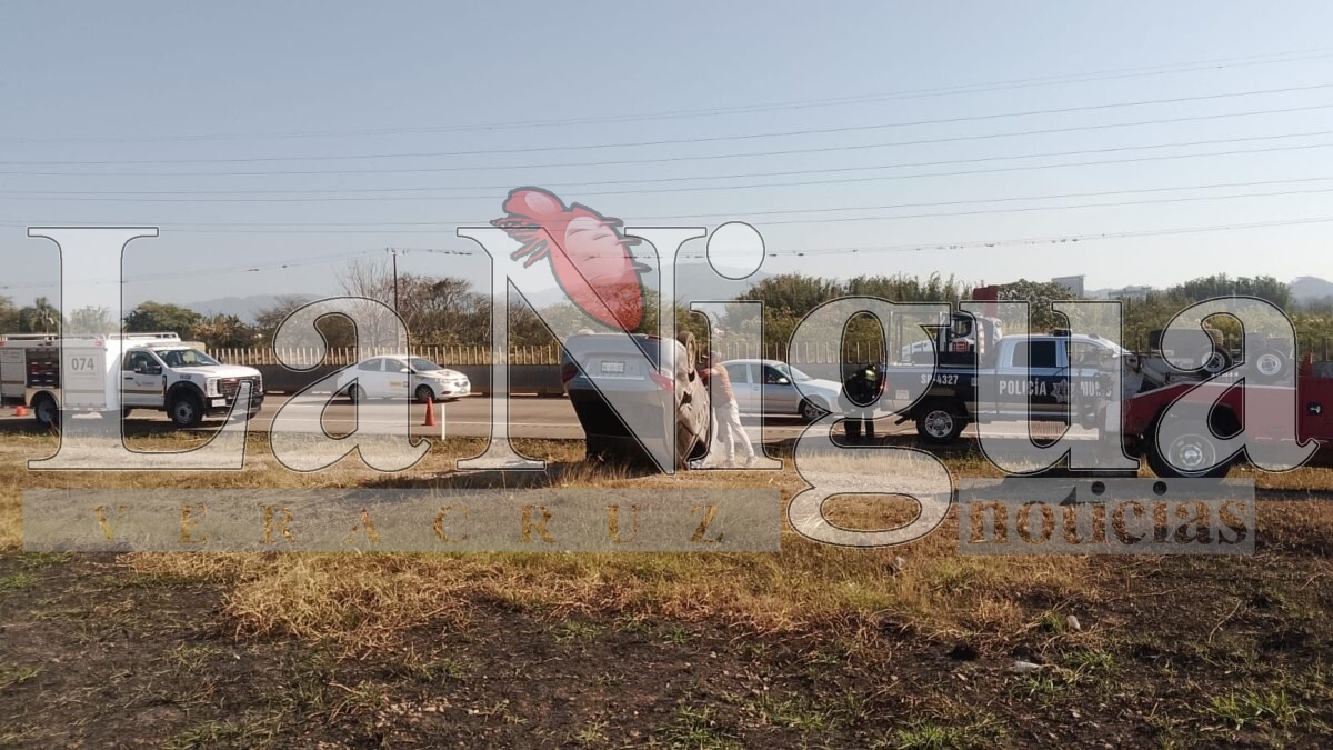 Vuelca vehículo en la autopista Córdoba-Veracruz. 13 img 20250414 wa00176414726090137546143