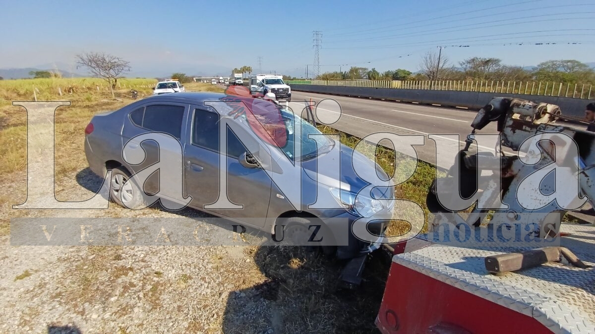 Vuelca vehículo en la autopista Córdoba-Veracruz. 14 img 20250414 wa00196170553670707293709
