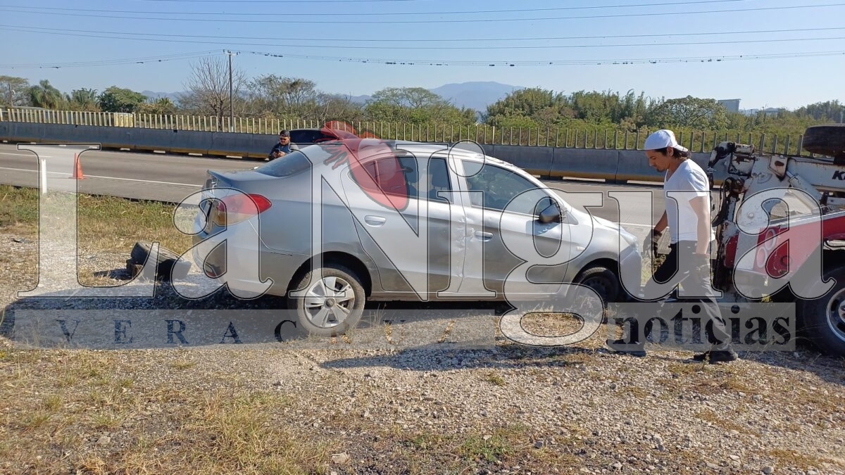 Vuelca vehículo en la autopista Córdoba-Veracruz. 11 img 20250414 wa00265623408690606047929