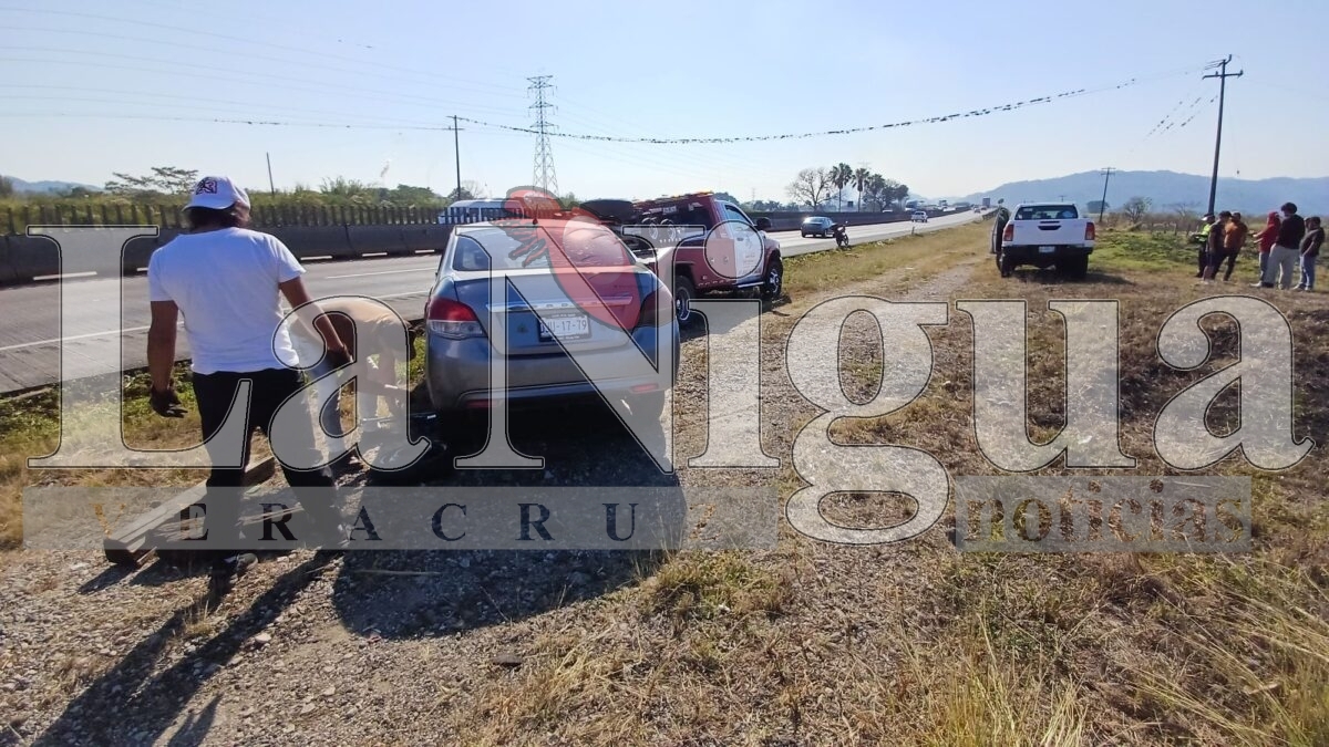 Vuelca vehículo en la autopista Córdoba-Veracruz. 6 img 20250414 wa00366556330019851155768