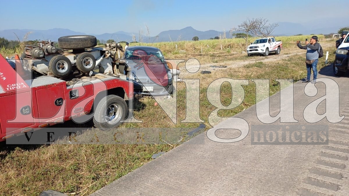 Vuelca vehículo en la autopista Córdoba-Veracruz. 3 img 20250414 wa00403600031206985576779