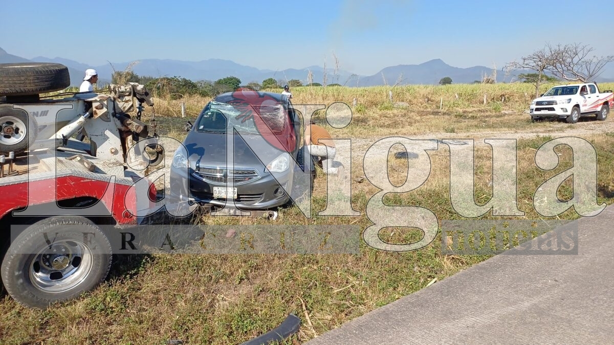 Vuelca vehículo en la autopista Córdoba-Veracruz. 1 img 20250414 wa00441524336504574655070