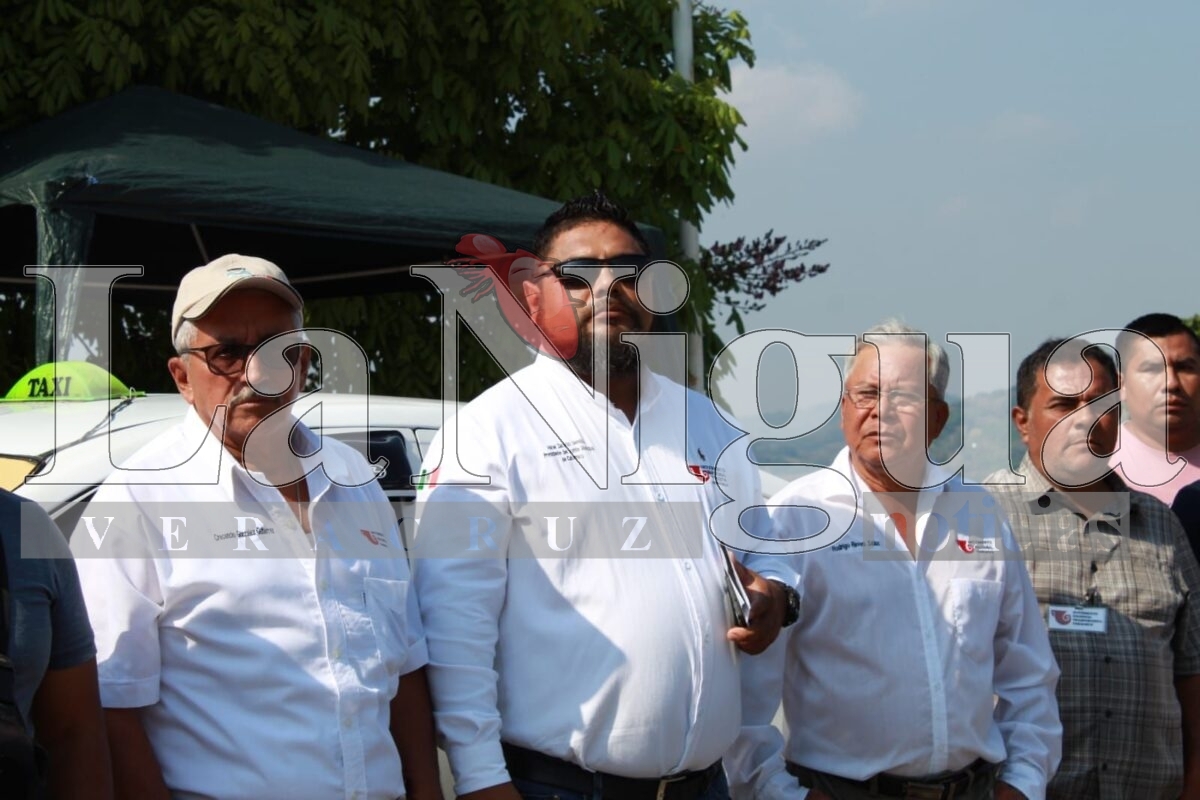 Taxistas en #LosTuxtlas, piden a la gobernadora frenar servicio de unidades a través de aplicaciones de transporte 1 img 20250414 wa02265630548978204387214