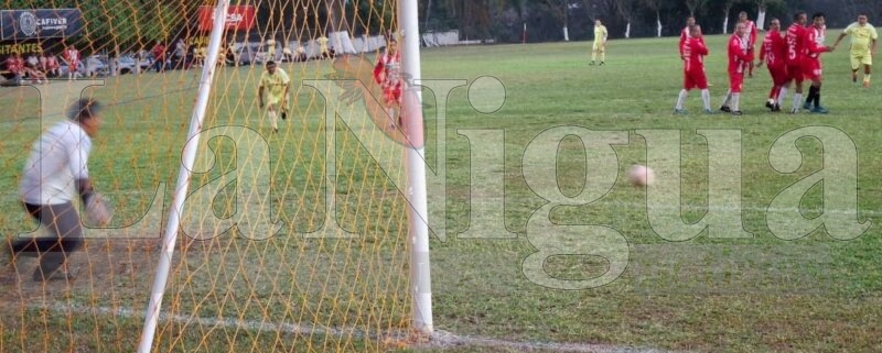 Dos Casino y Valencia,<br>campeones del S. Santa 4 img 20250419 wa00047719207351417871562
