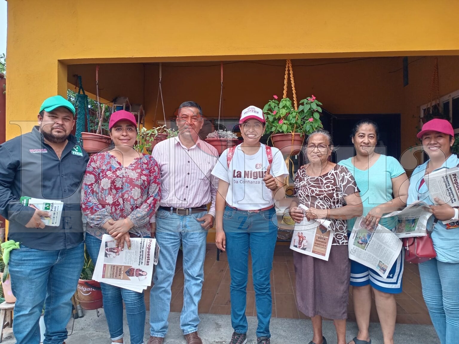 Siboney Morales recorre la colonia Reforma y reitera su compromiso con el pueblo de Paso del Macho