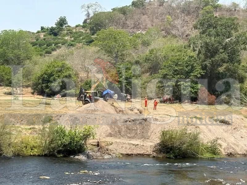 Pobladores de Cotaxtla piden apoyo de Profepa tras obra de Pemex en afluyente de agua