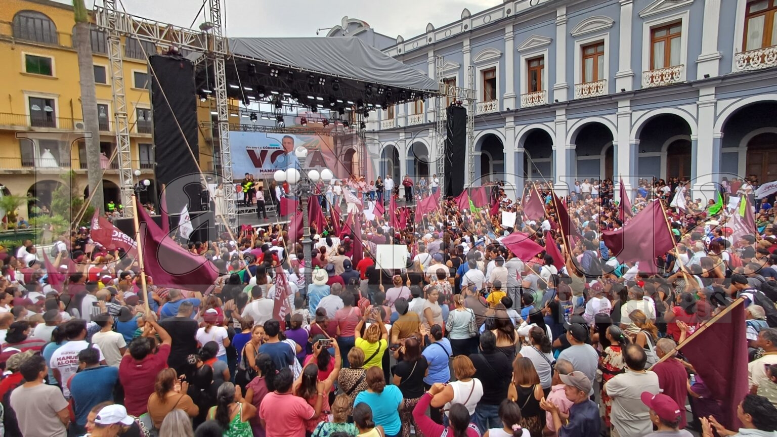 Manuel Alonso cierra campaña en el Zócalo de Córdoba con respaldo ciudadano y música en vivo