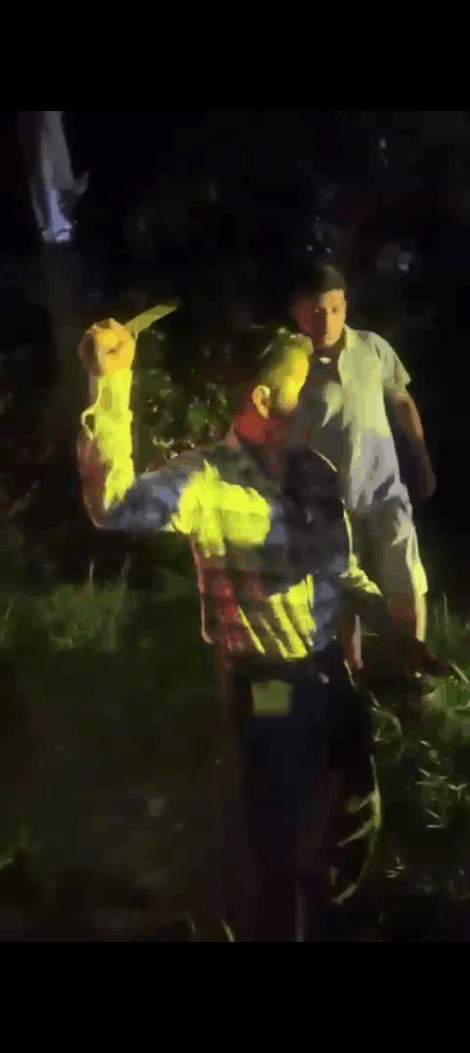 Amenaza con machete en acto político en Tenampa; ex síndico protagoniza incidente