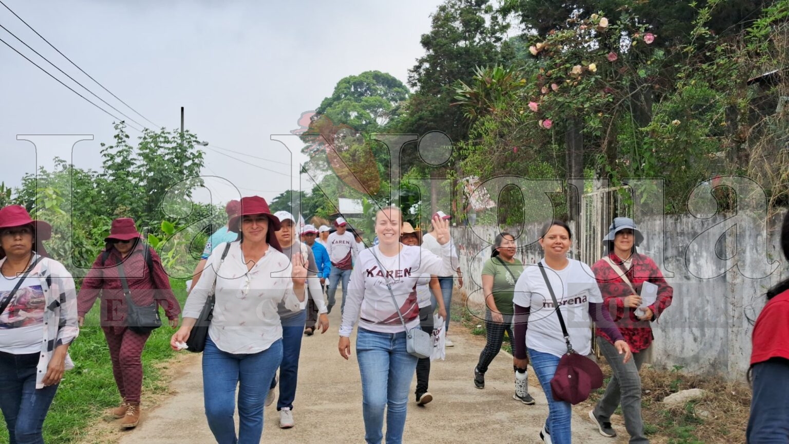 Karen Zanatta Sarmiento, candidata de MORENA, recorre Buena Vista en Tepatlaxco y responde a inquietudes ciudadanas