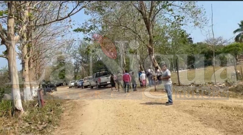 Intento de despojo en ex unidad minera de Texistepec deja 124 retenidos y un hombre herido de bala. 5 img 20250503 wa00488350713935592611668