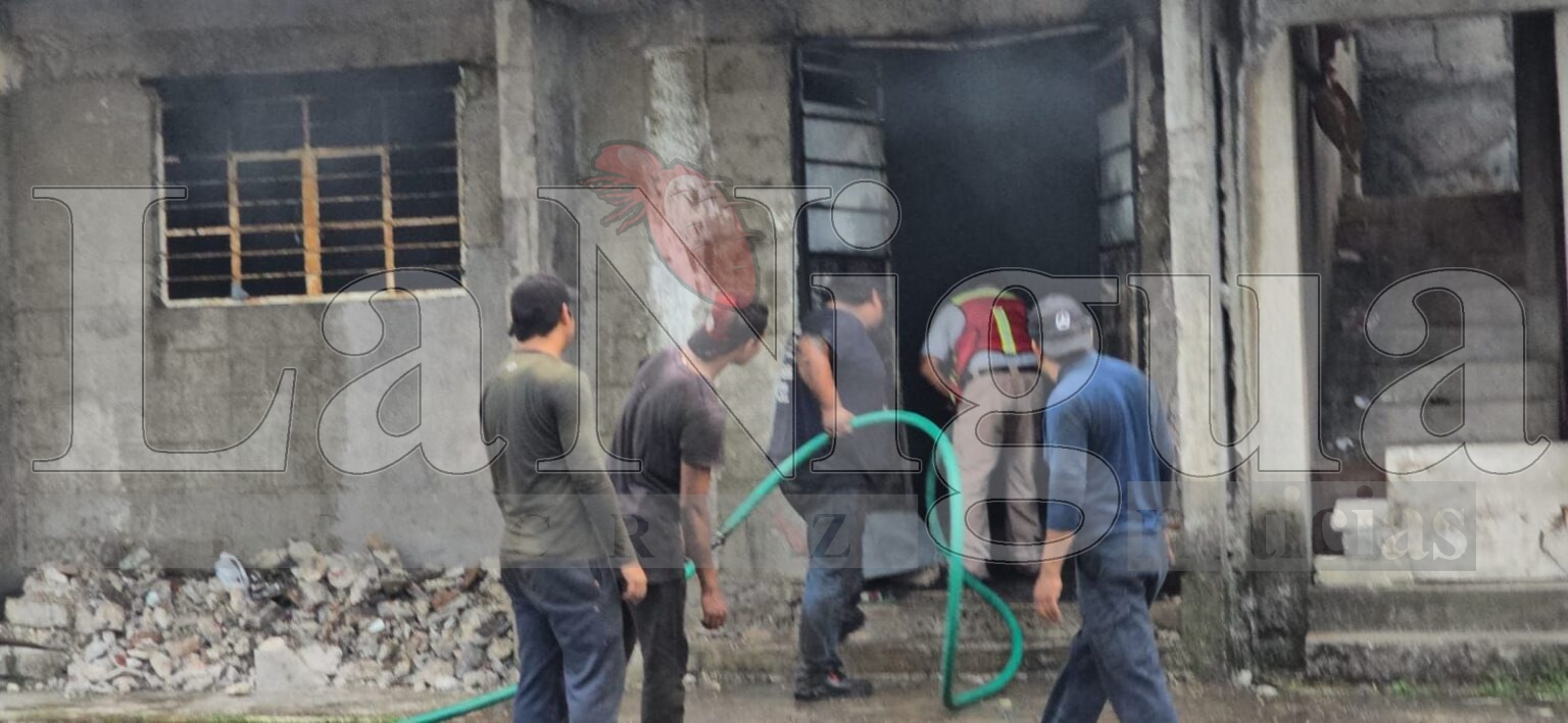 Incendio en vivienda moviliza a cuerpos de emergencia en Fortín