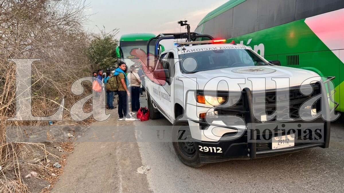Privan de la libertad a dos personas en asalto a autobus en Tantoyuca 4 img 20250508 wa0030567161222662596834