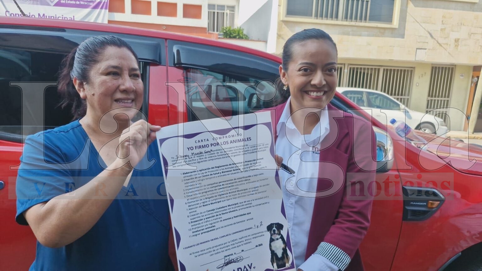 Siboney Morales firma convenio en favor de los animales, previo al debate del OPLE
