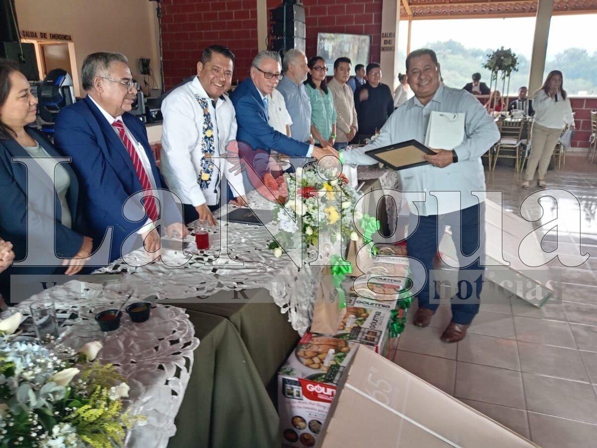 SETUV celebra 15 años de lucha sindical en Veracruz con emotivo convivio en Banderilla 9 img 20250519 wa00238985093192898748516