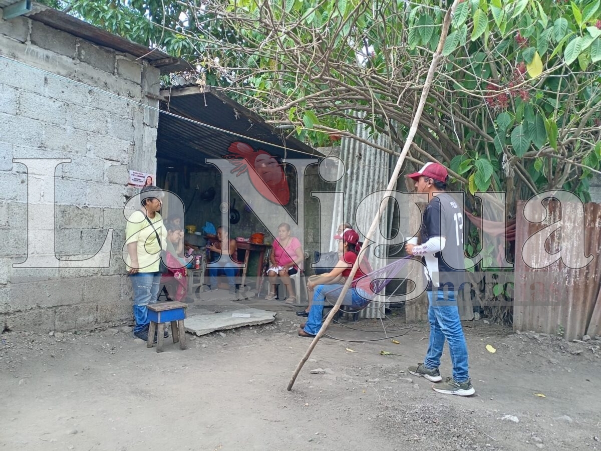 Siboney Morales recorre el fraccionamiento Moreno y dialoga con vecinos sobre seguridad, servicios y desarrollo urbano 3 img 20250522 wa01985251638613017954082